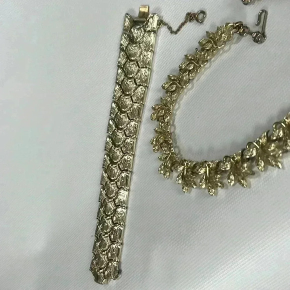 Vintage signed Coro Parure Necklace Bracelet Set rare collectible - Picture 6 of 9